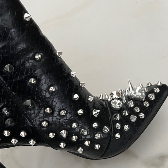 Steve Madden Viceroy Black Studded Ankle Booties - Picture 3 of 10